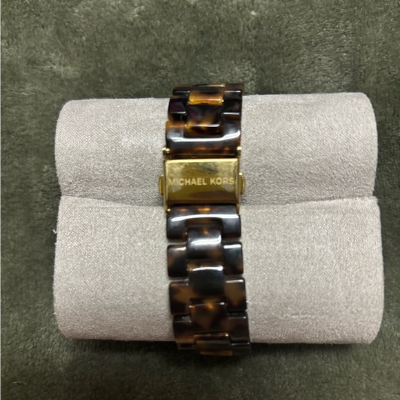 Michael Kors tortoise watch. Very lightweight. - Picture 2 of 2